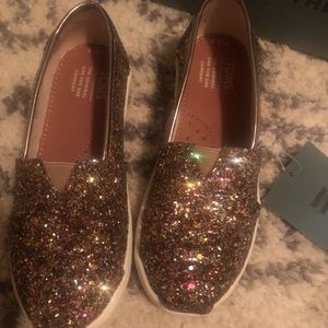 Girls Toms Classic, new NEVER worn, size 12.5
